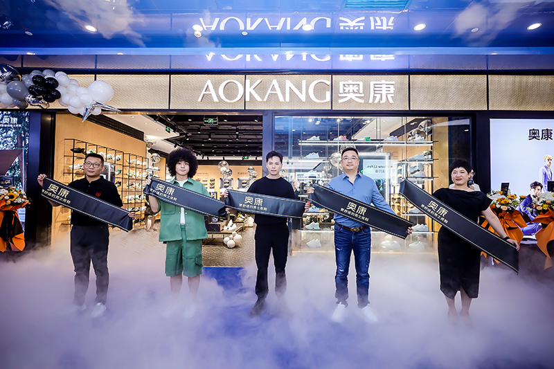 亿万先生长沙万家丽黑晶店盛大开业-(1).jpg